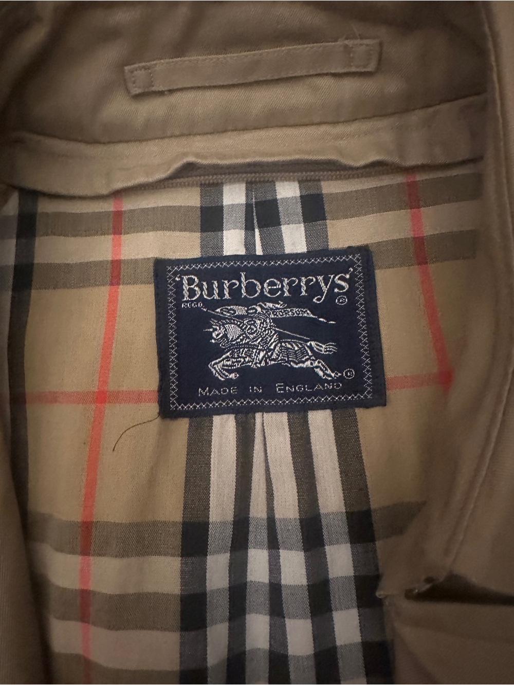 Burberry Womebs Classic Khaki Trench Coat - Picture 2 of 10
